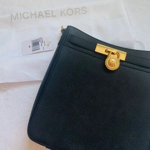 NWT. Price drop! AUTH Michael Kors crossbody